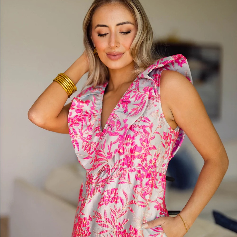 Beautiful dress like new. Only worn once a few hours.